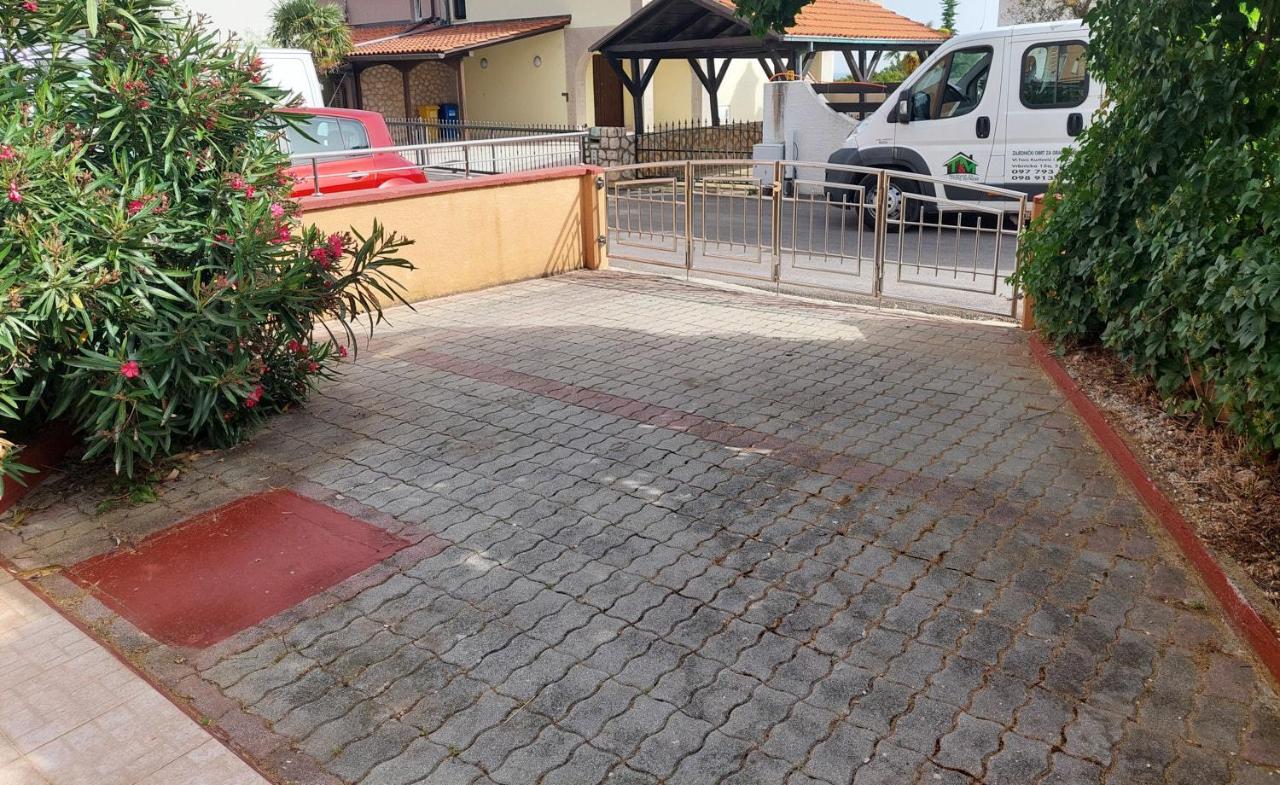 Apartman Nelamore - Krk Town, 300 Meters To The Beach Εξωτερικό φωτογραφία