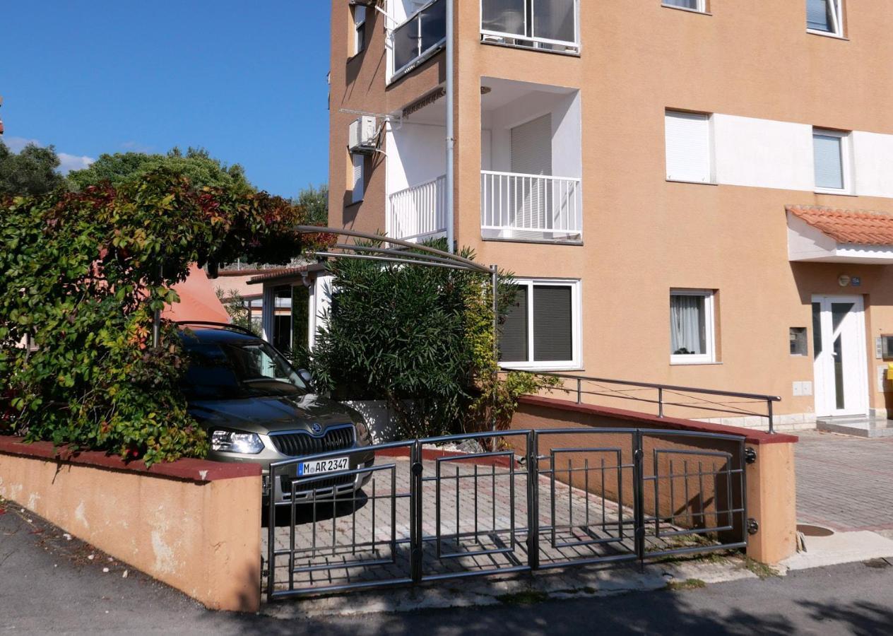 Apartman Nelamore - Krk Town, 300 Meters To The Beach Εξωτερικό φωτογραφία